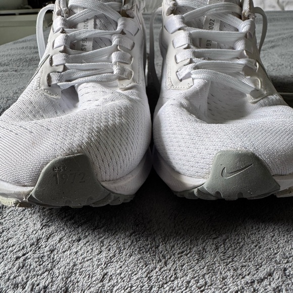 nike air zoom pegasus 38 women’s white/metallic silver size 8 women’s - Picture 5 of 16